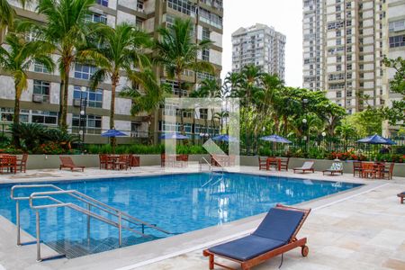 Apartamento à venda com 261m², 3 quartos e 2 vagasÁrea comum - Piscina