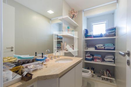 Apartamento à venda com 209m², 3 quartos e 4 vagas Apartamento à venda com 209m², 3 quartos e 4 vagasBanheiro - Social