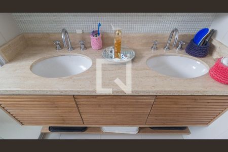 Apartamento à venda com 209m², 3 quartos e 4 vagas Apartamento à venda com 209m², 3 quartos e 4 vagasDetalhe Banheiro - Suíte 2