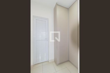 Apartamento à venda com 209m², 3 quartos e 4 vagas Apartamento à venda com 209m², 3 quartos e 4 vagasQuarto - Área de Serviço
