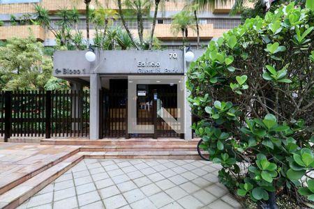 Apartamento para alugar com 135m², 4 quartos e 2 vagasFachada