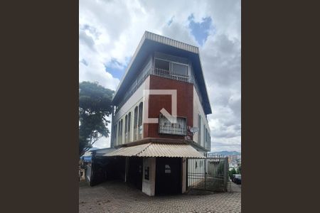 Casa para alugar com 359m², 4 quartos e 3 vagasFachada