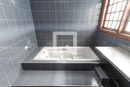 Casa à venda com 367m², 3 quartos e 4 vagasBanheiro da Suíte 1