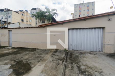 Casa à venda com 360m², 5 quartos e 4 vagasFachada