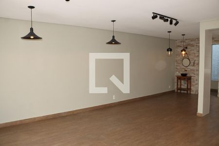 Casa de Condomínio para alugar com 3 quartos, 200m² em Jardim Barbacena, Cotia