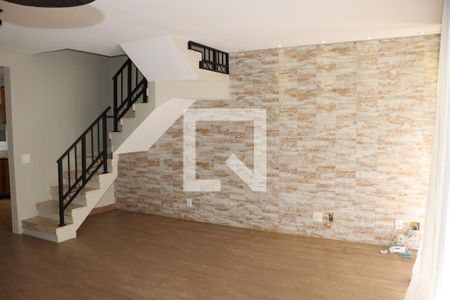 Casa de Condomínio para alugar com 3 quartos, 200m² em Jardim Barbacena, Cotia