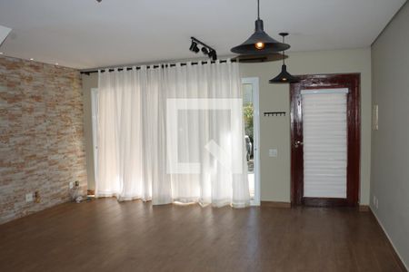 Casa de Condomínio para alugar com 3 quartos, 200m² em Jardim Barbacena, Cotia