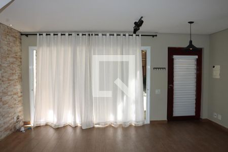 Casa de Condomínio para alugar com 3 quartos, 200m² em Jardim Barbacena, Cotia