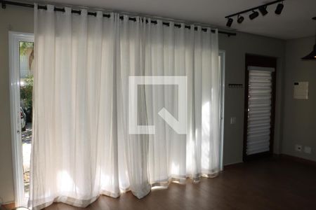 Casa de Condomínio para alugar com 3 quartos, 200m² em Jardim Barbacena, Cotia