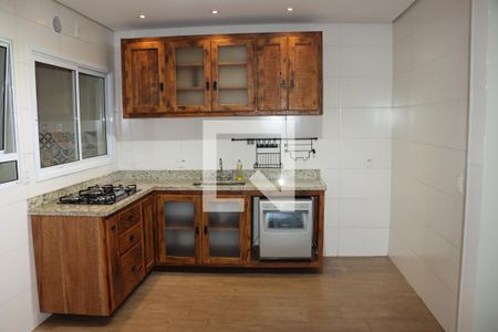 Casa de Condomínio para alugar com 3 quartos, 200m² em Jardim Barbacena, Cotia