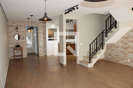 Casa de Condomínio para alugar com 3 quartos, 200m² em Jardim Barbacena, Cotia