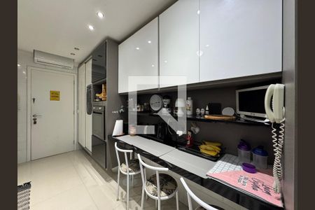 Apartamento à venda com 186m², 4 quartos e 3 vagasCozinha e Área de Serviço