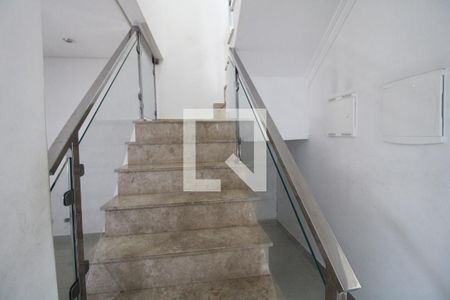 Escada de casa para alugar com 3 quartos, 120m² em Vila do Castelo, São Paulo