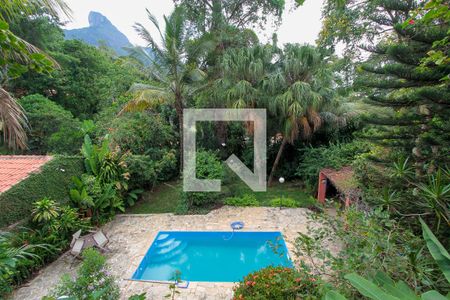 Casa de condomínio à venda com 400m², 4 quartos e 2 vagas Casa de condomínio à venda com 400m², 4 quartos e 2 vagasPiscina