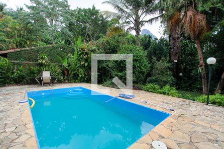 Casa de condomínio à venda com 400m², 4 quartos e 2 vagas Casa de condomínio à venda com 400m², 4 quartos e 2 vagasPiscina