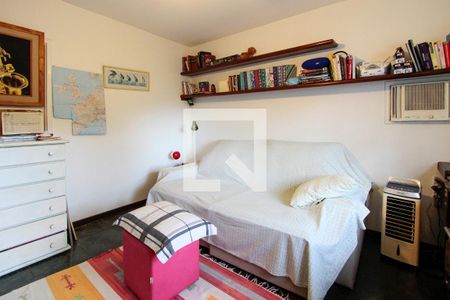 Casa de condomínio à venda com 400m², 4 quartos e 2 vagas Casa de condomínio à venda com 400m², 4 quartos e 2 vagasQuarto 3