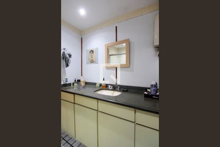 Casa de condomínio à venda com 400m², 4 quartos e 2 vagas Casa de condomínio à venda com 400m², 4 quartos e 2 vagasBanheiro