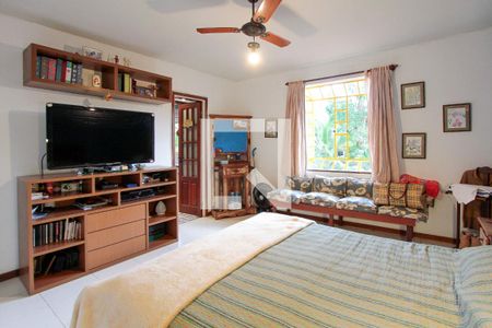 Casa de condomínio à venda com 400m², 4 quartos e 2 vagas Casa de condomínio à venda com 400m², 4 quartos e 2 vagasQuarto2 suíte