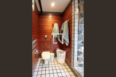 Casa de condomínio à venda com 400m², 4 quartos e 2 vagas Casa de condomínio à venda com 400m², 4 quartos e 2 vagasBanheiro Quarto 2 suíte