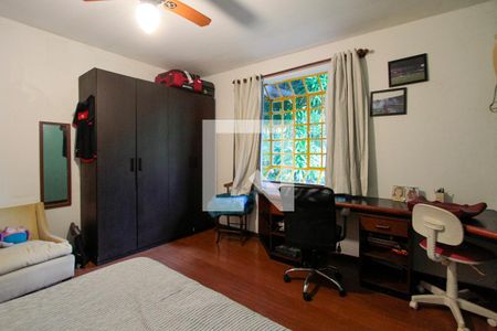 Casa de condomínio à venda com 400m², 4 quartos e 2 vagas Casa de condomínio à venda com 400m², 4 quartos e 2 vagasQuarto 4