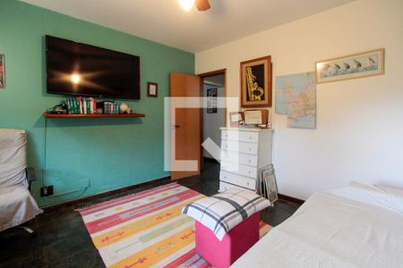 Casa de condomínio à venda com 400m², 4 quartos e 2 vagas Casa de condomínio à venda com 400m², 4 quartos e 2 vagasQuarto 3