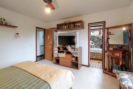 Casa de condomínio à venda com 400m², 4 quartos e 2 vagas Casa de condomínio à venda com 400m², 4 quartos e 2 vagasQuarto 2 suíte