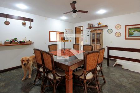 Casa de condomínio à venda com 400m², 4 quartos e 2 vagas Casa de condomínio à venda com 400m², 4 quartos e 2 vagasSala