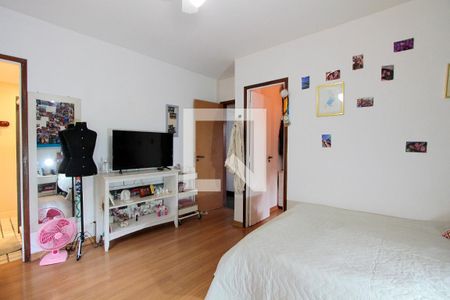 Casa de condomínio à venda com 400m², 4 quartos e 2 vagas Casa de condomínio à venda com 400m², 4 quartos e 2 vagasQuarto 1 suíte