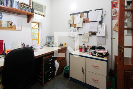 Casa de condomínio à venda com 400m², 4 quartos e 2 vagas Casa de condomínio à venda com 400m², 4 quartos e 2 vagasEscritório