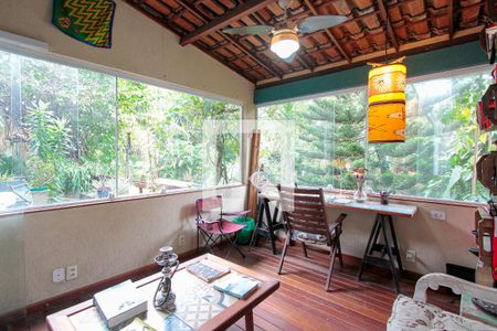 Casa de condomínio à venda com 400m², 4 quartos e 2 vagas Casa de condomínio à venda com 400m², 4 quartos e 2 vagasSala de reuniões