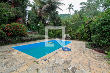 Casa de condomínio à venda com 400m², 4 quartos e 2 vagas Casa de condomínio à venda com 400m², 4 quartos e 2 vagasPiscina