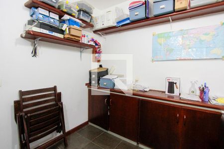 Casa de condomínio à venda com 400m², 4 quartos e 2 vagas Casa de condomínio à venda com 400m², 4 quartos e 2 vagasEscritório