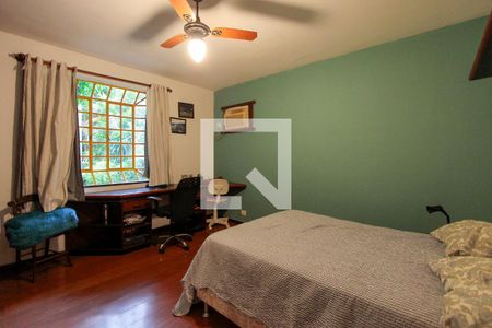 Casa de condomínio à venda com 400m², 4 quartos e 2 vagas Casa de condomínio à venda com 400m², 4 quartos e 2 vagasQuarto 4