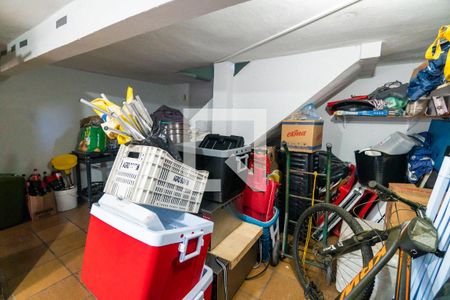 Casa à venda com 350m², 2 quartos e 3 vagasPorão