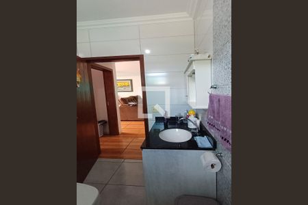 Casa para alugar com 160m², 4 quartos e 5 vagas  Banheiro da Suíte 2