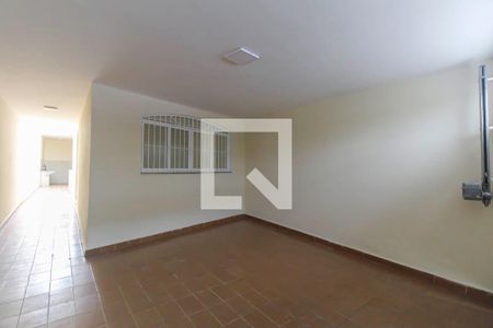 Garagem de casa para alugar com 4 quartos, 112m² em Vila Darli, São Paulo