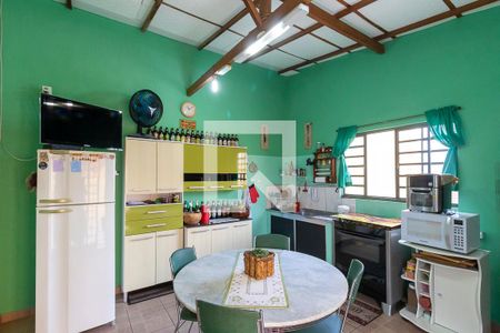 Casa à venda com 174m², 2 quartos e 2 vagas Casa à venda com 174m², 2 quartos e 2 vagasCozinha 2