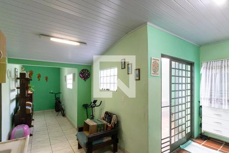 Casa à venda com 174m², 2 quartos e 2 vagas Casa à venda com 174m², 2 quartos e 2 vagasCorredor