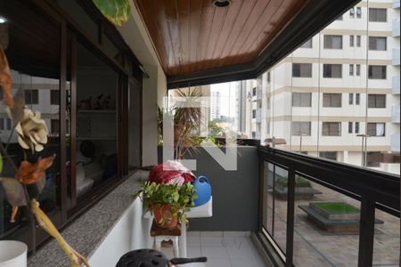 Apartamento à venda com 390m², 5 quartos e 10 vagasVaranda