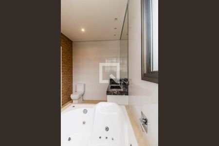 Casa de condomínio à venda com 524m², 4 quartos e 4 vagasBanheiro da Suíte 2