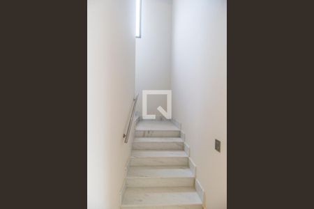 Casa de condomínio à venda com 524m², 4 quartos e 4 vagasEscada