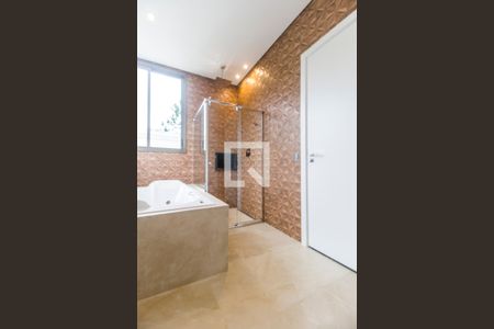 Casa de condomínio à venda com 524m², 4 quartos e 4 vagasBanheiro da Suíte 2