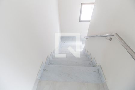 Casa de condomínio à venda com 524m², 4 quartos e 4 vagasEscada