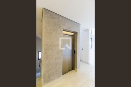 Casa de condomínio à venda com 524m², 4 quartos e 4 vagasElevador