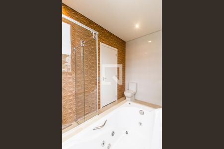 Casa de condomínio à venda com 524m², 4 quartos e 4 vagasBanheiro da Suíte 2