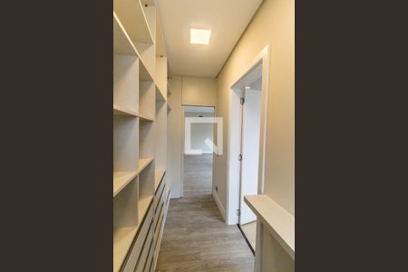 Casa de condomínio à venda com 524m², 4 quartos e 4 vagasCloset da suíte 2