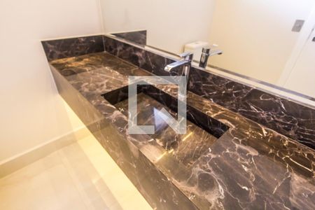 Casa de condomínio à venda com 524m², 4 quartos e 4 vagasDetalhe do Banheiro da Suite