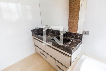 Casa de condomínio à venda com 524m², 4 quartos e 4 vagasDetalhe do Banheiro da Suite