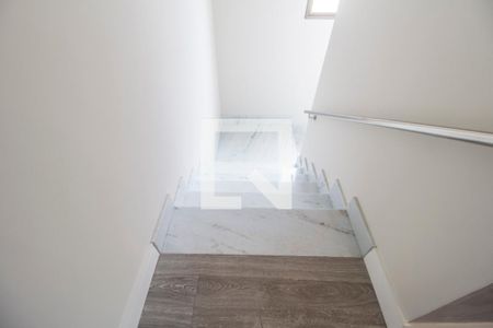 Casa de condomínio à venda com 524m², 4 quartos e 4 vagasEscada