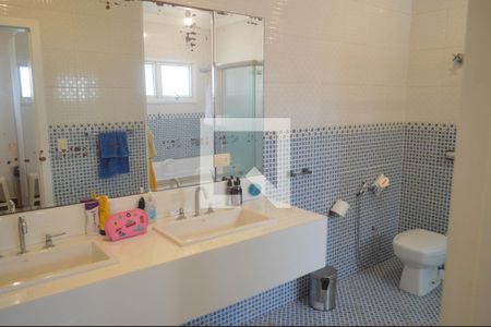 Casa para alugar com 470m², 3 quartos e 5 vagasBanheiro da Suíte 1